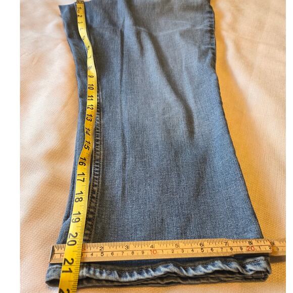 Women's LEE Midrise Regular Capri Fit Medium Wash Size 20 - Picture 6 of 6